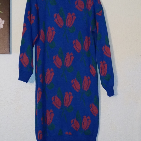 A little hanger hole I took a picture of it - Picture 1 of 2